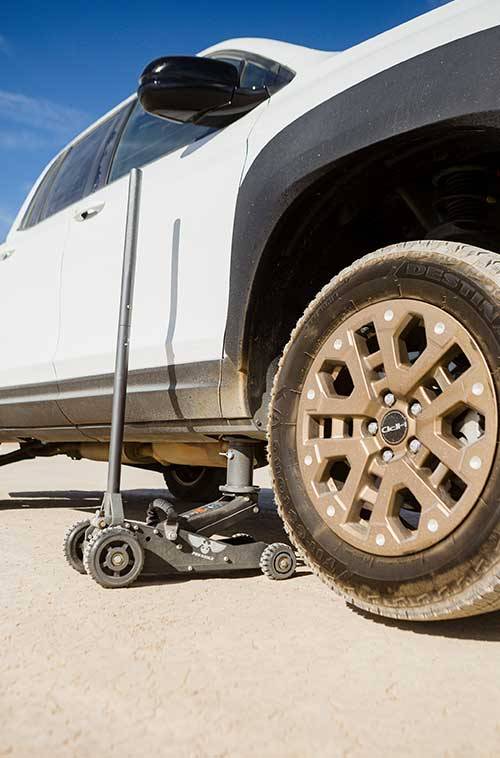 Load image into Gallery viewer, Pro Eagle | 1.5 Ton Big Wheel Off Road Jack "Talon"