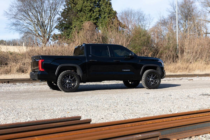 Load image into Gallery viewer, Rough Country | 2022+ Toyota Tundra 2WD / 4WD 1.75 Inch Leveling Kit