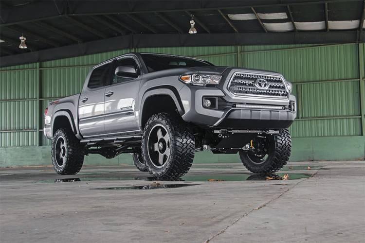Load image into Gallery viewer, Rough Country | 2016-2023 Toyota Tacoma 2WD / 4WD 4 Inch Lift Kit With Premium N3 Shocks
