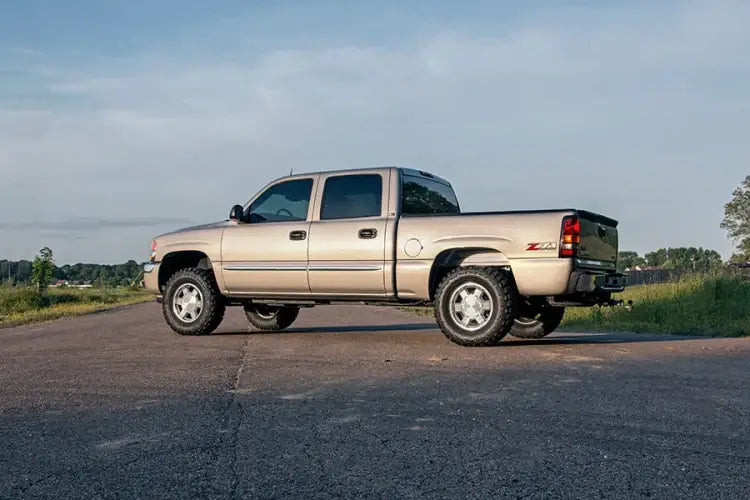 Load image into Gallery viewer, Rough Country | 1999-2007 GM 1500 4WD 1.5 Inch To 2 Inch Lift Kit - No Shocks