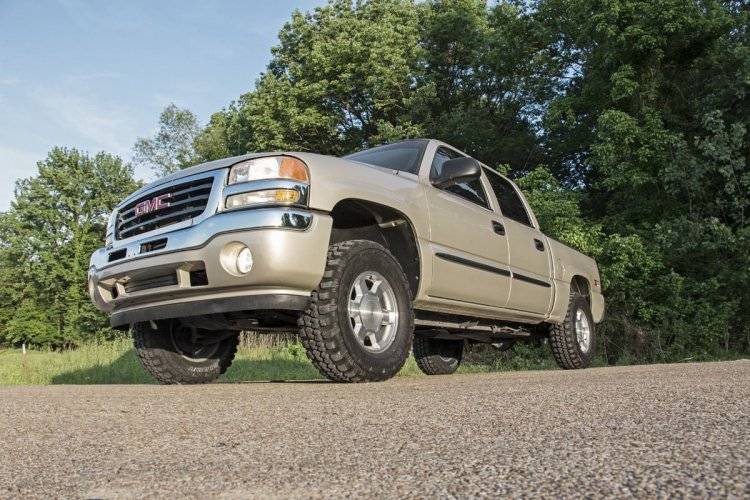 Load image into Gallery viewer, Rough Country | 1999-2007 GM 1500 1.5 Inch To 2 Inch Leveling Kit | 7592
