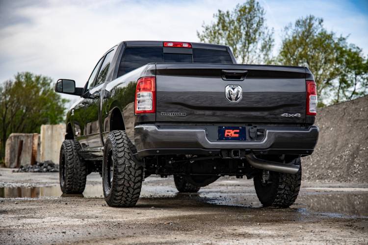 Load image into Gallery viewer, Rough Country | 2014+ Dodge Ram 2500 4WD 2.5 Inch Leveling Kit - V2 Shocks