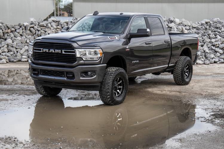 Load image into Gallery viewer, Rough Country | 2014-2024 Dodge Ram 2500 4WD 2.5 Inch Leveling Kit - No Shocks