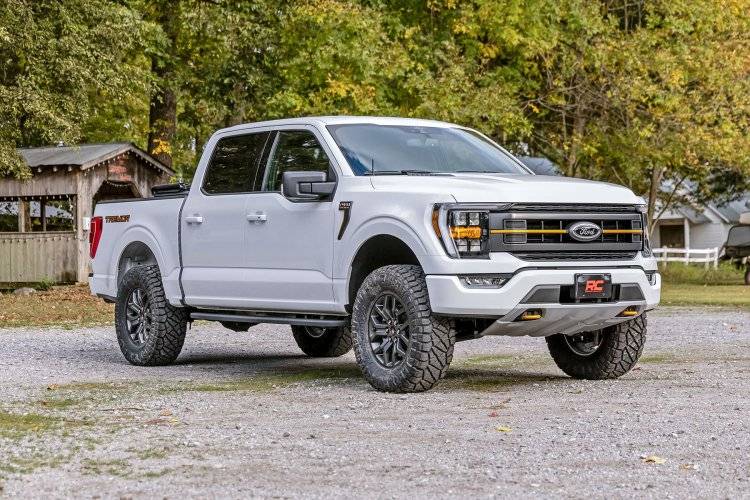 Load image into Gallery viewer, Rough Country | 2021-2023 Ford F150 Tremor 4WD 2.5 Inch Lift Kit - N3 Struts