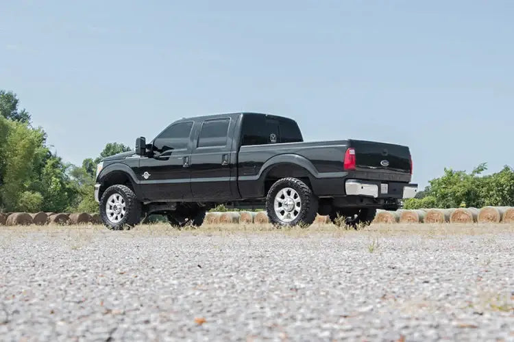 Load image into Gallery viewer, Rough Country | 2005-2023 Ford Super Duty 4WD 2 Inch Leveling Kit - 2 Inch Lift Height