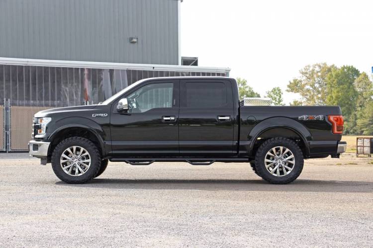 Load image into Gallery viewer, Rough Country | 2014-2024 Ford F150 2WD / 4WD 2 Inch Leveling Kit - Aluminum