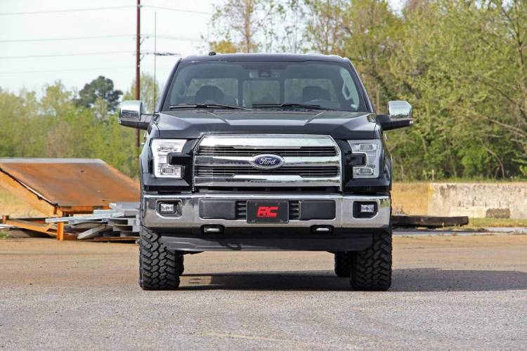 Load image into Gallery viewer, Rough Country | 2014-2024 Ford F150 2WD / 4WD 2 Inch Leveling Kit - Anodized Red
