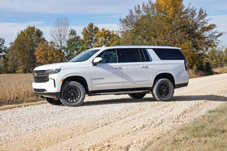 Load image into Gallery viewer, Rough Country | 2021-2024 GM Yukon / Suburban / Tahoe 4WD 2 Inch Lift Kit