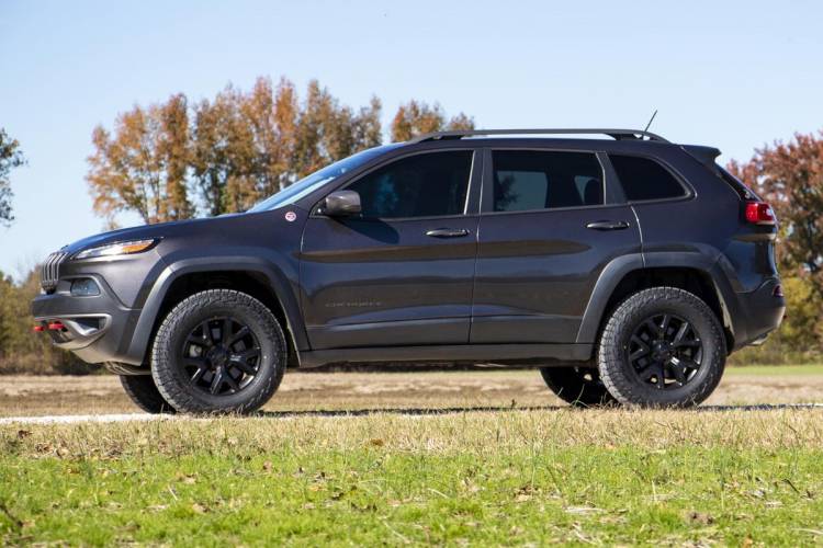 Load image into Gallery viewer, Rough Country | 2014-2023 Jeep Cherokee KL 2WD / 4WD 2 Inch Lift Kit