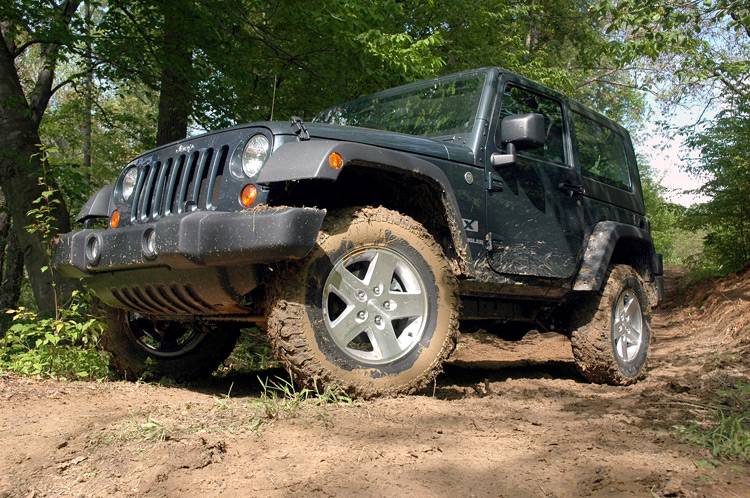 Load image into Gallery viewer, Rough Country | 2007-2018 Jeep Wrangler JK 1.75 Inch Lift Kit With V2 Monotube Shocks