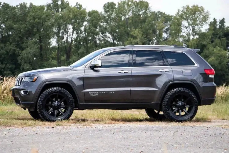 Load image into Gallery viewer, Rough Country | 2011-2022 Jeep Grand Cherokee WK2 2WD / 4WD 2.5 Inch Lift Kit | 60300