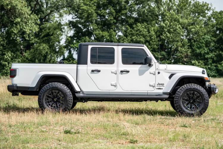 Load image into Gallery viewer, Rough Country | 2020-2024 Jeep Gladiator JT 4WD 2.5 Inch Leveling Kit With V2 Monotube Shocks