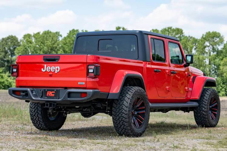Load image into Gallery viewer, Rough Country | 2020-2024 Jeep Gladiator JT 4WD 2.5 Inch Leveling Kit With M1 Monotube Shocks