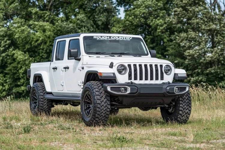 Load image into Gallery viewer, Rough Country | 2020-2024 Jeep Gladiator JT 4WD 2.5 Inch Leveling Kit With V2 Monotube Shocks