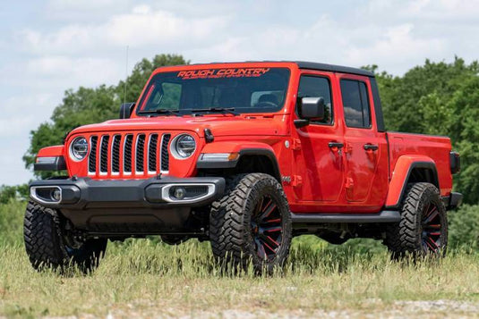 Rough Country | 2020-2024 Jeep Gladiator JT 4WD 2.5 Inch Leveling Kit With V2 Monotube Shocks