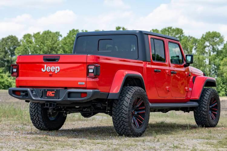 Load image into Gallery viewer, Rough Country | 2020-2024 Jeep Gladiator JT 4WD 2.5 Inch Leveling Kit With M1 Monotube Shocks
