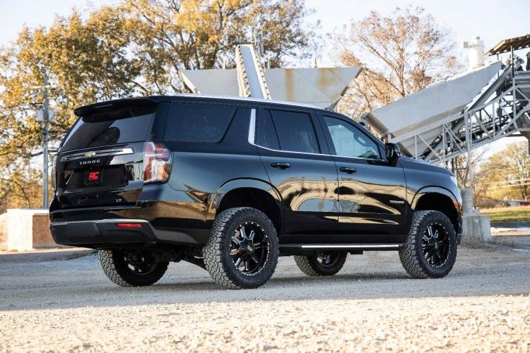 Load image into Gallery viewer, Rough Country | 2021-2024 GM Suburban 1500 / Tahoe / Yukon 3.5 Inch Lift Kit - Aluminum