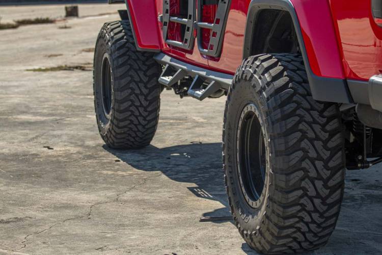 Load image into Gallery viewer, Rough Country | 2020-2024 Jeep Gladiator JT 4WD Contoured Drop Steps