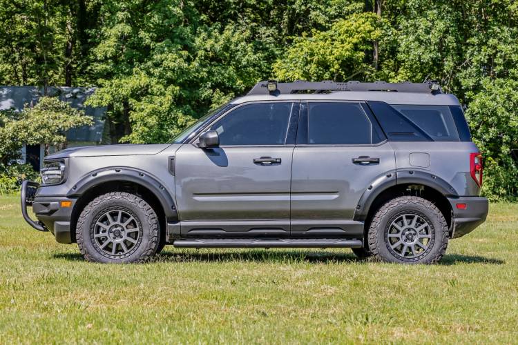 Load image into Gallery viewer, Rough Country | 2021-2023 Ford Bronco Sport Crew Cab 4WD Black Oval Nerf Steps | 21006