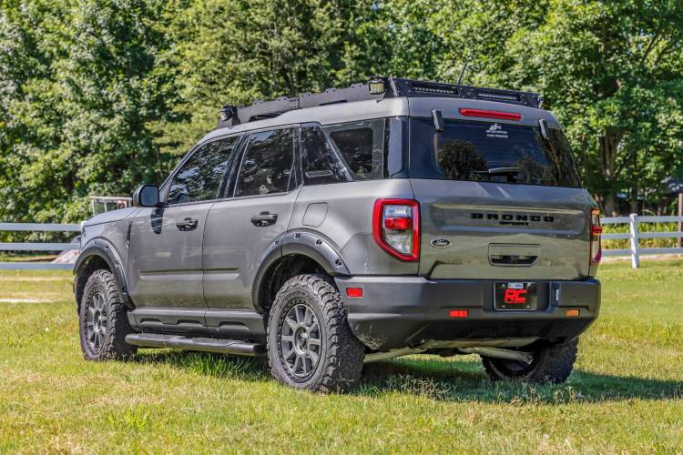 Load image into Gallery viewer, Rough Country | 2021-2023 Ford Bronco Sport Crew Cab 4WD Black Oval Nerf Steps | 21006