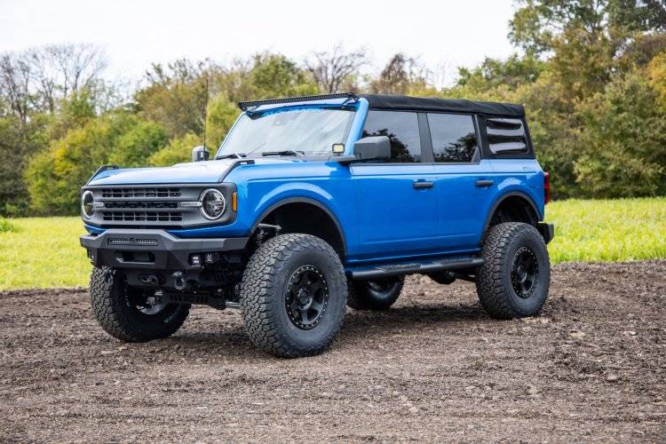 Load image into Gallery viewer, Rough Country | 2021-2023 Ford Bronco 4 Door 4WD Black Oval Nerf Steps | 21011