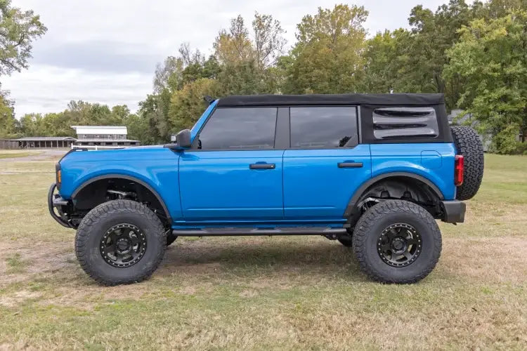Load image into Gallery viewer, Rough Country | 2021-2023 Ford Bronco 4 Door 4WD Black Oval Nerf Steps | 21011