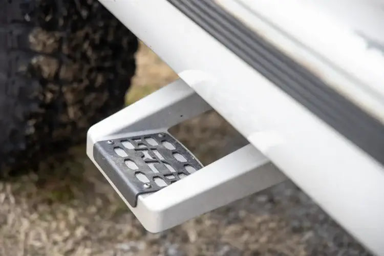 Load image into Gallery viewer, Rough Country | Universal Aluminum Single Hoop Step (Pair)