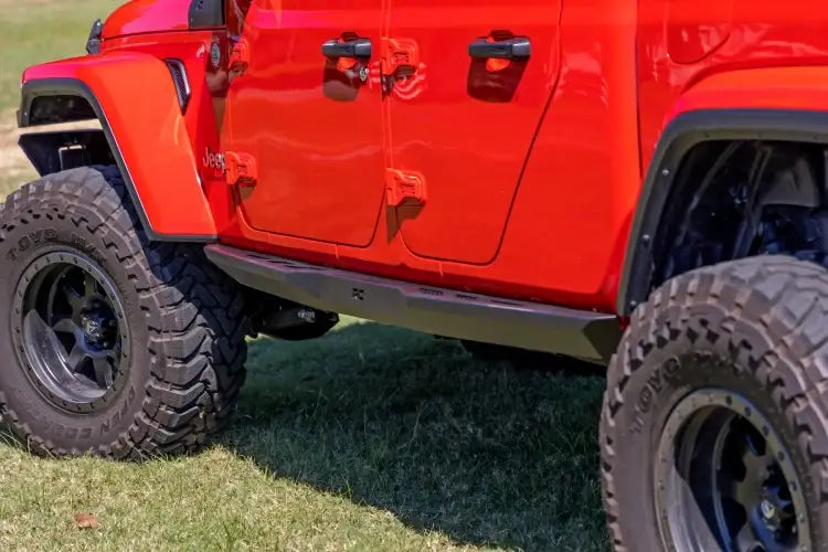 Load image into Gallery viewer, Rough Country | 2020-2024 Jeep Gladiator JT 4WD Heavy Duty Rock Sliders