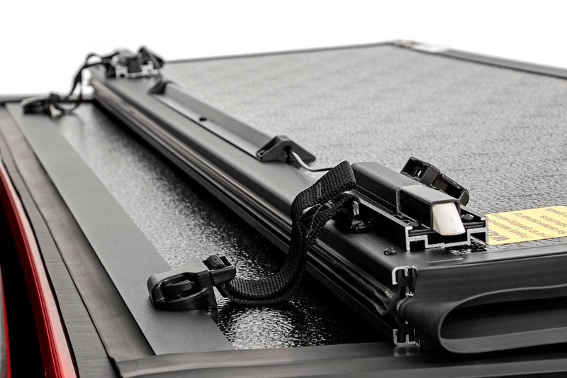 Load image into Gallery viewer, Rough Country | 2019-2023 GM 1500 Hard Low Profile Bed Cover - 6' 6 Inch Bed