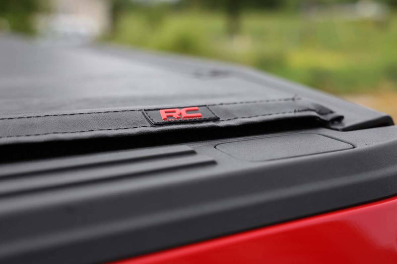 Load image into Gallery viewer, Rough Country | 2016-2023 Toyota Tacoma 5' Soft Roll Up Bed Cover