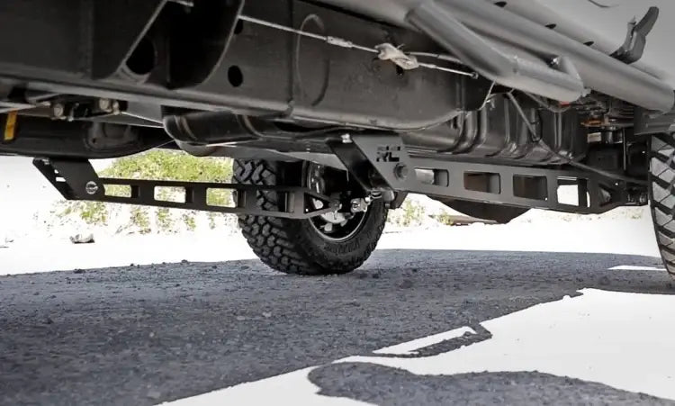 Load image into Gallery viewer, Rough Country | 2011-2019 GM 2500 HD / 3500 HD Traction Bar Kit
