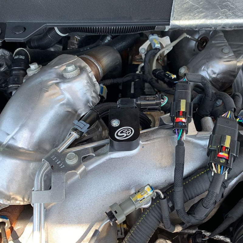 Load image into Gallery viewer, S&amp;B | 2017-2026 GM L5P Duramax Upper MAP Sensor Spacer Kit

