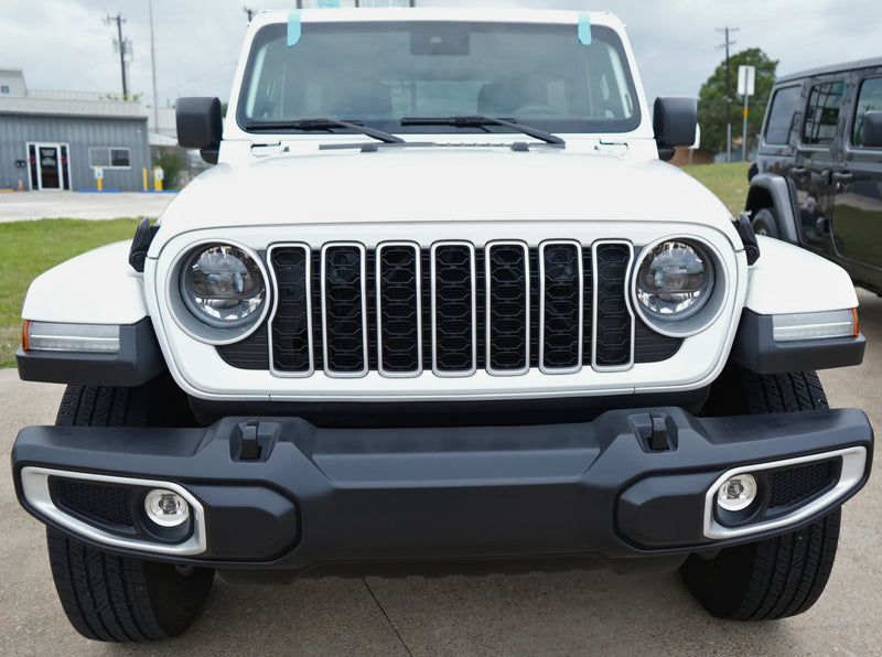 Load image into Gallery viewer, DDP Motors | 2025 Jeep Wrangler SAHARA White 1C4PJXEN5SW554272 | $37,249.00
