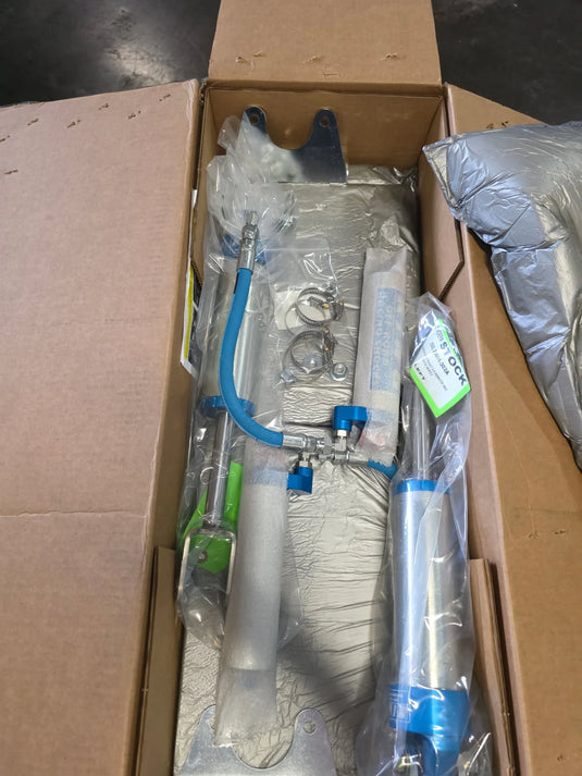 King Shocks | 2011+ GM Silverado / Sierra 2500 / 3500 Front 2.5 Remote Reservoir Shock With Adjuster *OPEN BOX*