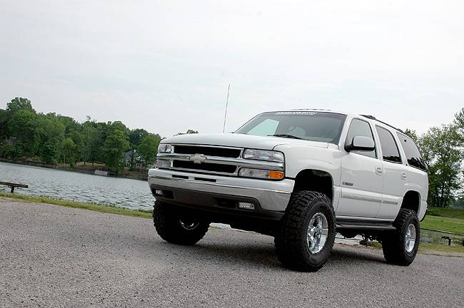 Load image into Gallery viewer, Rough Country | 2000-2006 GM Tahoe / Yukon NTD 2WD / 4WD 6 Inch Lift Kit - V2 Shocks
