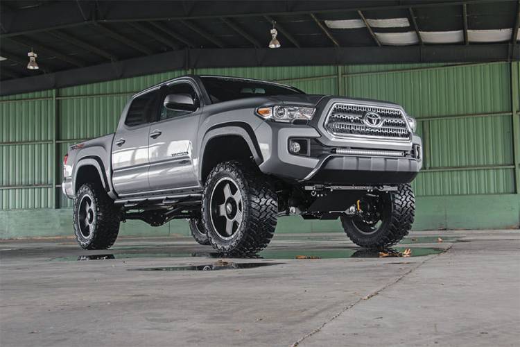 Load image into Gallery viewer, Rough Country | 2016-2023 Toyota Tacoma 2WD / 4WD 4 Inch Lift Kit With Premium N3 Shocks
