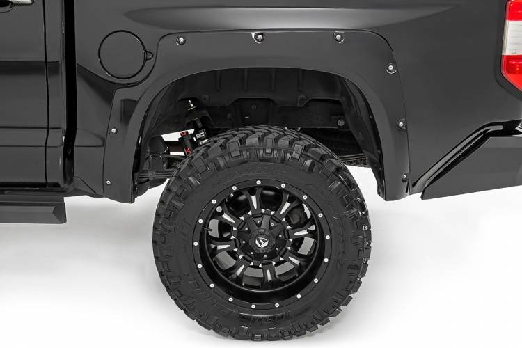 Load image into Gallery viewer, Rough Country | 2007-2015 Toyota Tundra 2WD / 4WD 6 Inch Lift Kit - Strut Spacers With V2 Rear Shocks
