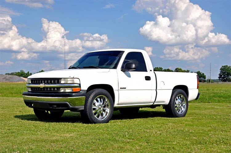 Load image into Gallery viewer, Rough Country | 1999-2006 GM 1500 2WD 1.5 Inch Leveling Kit | 7599
