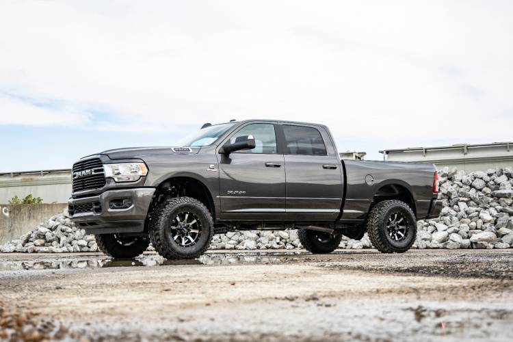 Load image into Gallery viewer, Rough Country | 2014+ Dodge Ram 2500 4WD 2.5 Inch Leveling Kit - M1 Shocks
