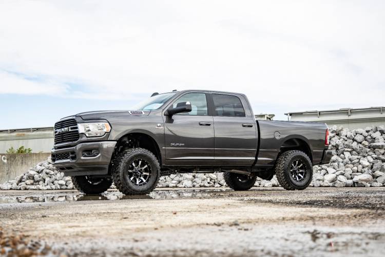 Load image into Gallery viewer, Rough Country | 2013+ Dodge Ram 3500 4WD 2.5 Inch Leveling Kit - N3 Shocks
