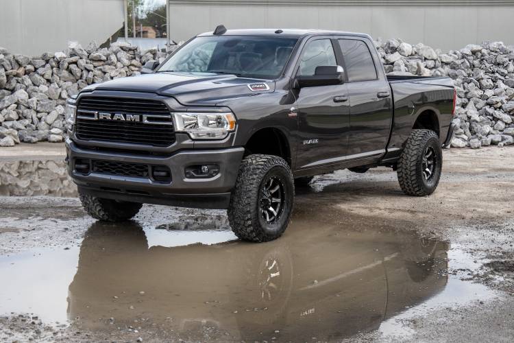 Load image into Gallery viewer, Rough Country | 2014-2024 Dodge Ram 2500 4WD 2.5 Inch Leveling Kit - No Shocks
