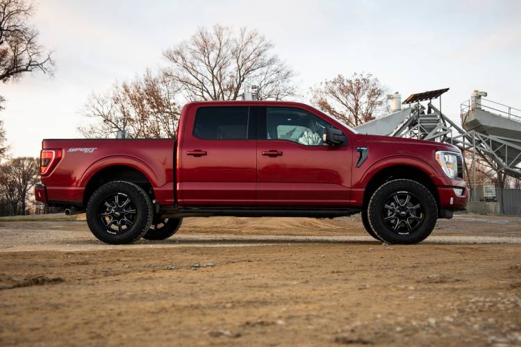 Load image into Gallery viewer, Rough Country | 2021-2023 Ford F150 2WD / 4WD 2 Inch Lift Kit - N3 Shocks
