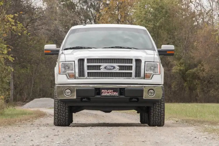 Load image into Gallery viewer, Rough Country | 2009-2013 Ford F150 2WD / 4WD 2 Inch Leveling Kit - Anodized Red
