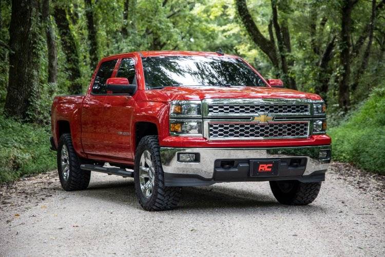 Load image into Gallery viewer, Rough Country | 2014-2018 GM 1500 2 Inch Leveling Kit Loaded Strut | 501063
