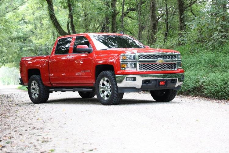 Load image into Gallery viewer, Rough Country | 2014-2018 GM 1500 2 Inch Leveling Kit Loaded Strut | 501063
