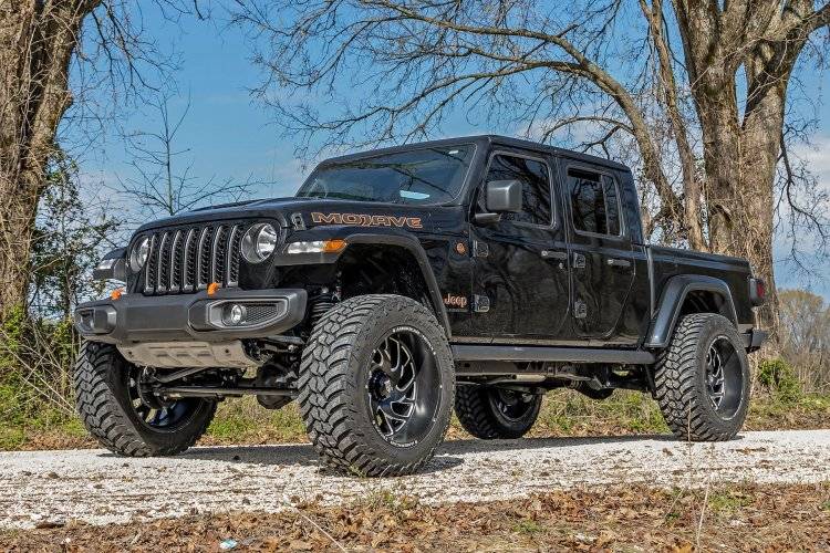 Load image into Gallery viewer, Rough Country | 2020-2022 Jeep Gladiator JT Mojave 4WD 3.5 Inch Lift Kit Without Shocks | 60200
