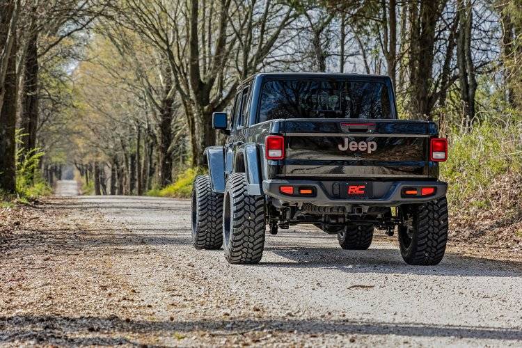 Load image into Gallery viewer, Rough Country | 2020-2022 Jeep Gladiator JT Mojave 4WD 3.5 Inch Lift Kit Without Shocks | 60200
