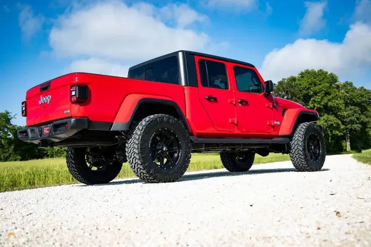 Load image into Gallery viewer, Rough Country | 2020-2022 Jeep Gladiator JT 4WD 3.5 Inch Spacer Lift Kit With V2 Monotube Shocks | 63770
