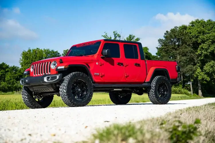 Load image into Gallery viewer, Rough Country | 2020-2022 Jeep Gladiator JT 4WD 3.5 Inch Spacer Lift Kit With V2 Monotube Shocks | 63770
