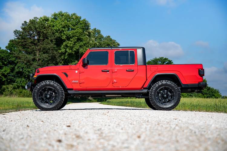 Load image into Gallery viewer, Rough Country | 2020-2022 Jeep Gladiator JT 4WD 3.5 Inch Spacer Lift Kit With V2 Monotube Shocks | 63770
